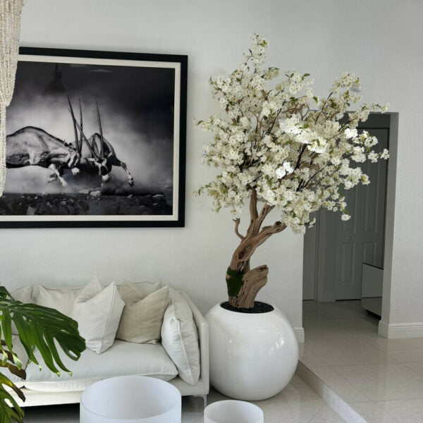 Vase globe blanc brillant avec cerisier personnalisé